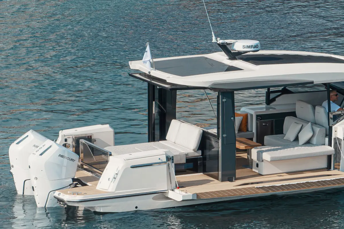 Saxdor 400 GTO, салон — Azure Riviera, Монако. Saxdor 400 GTO — 12.4m